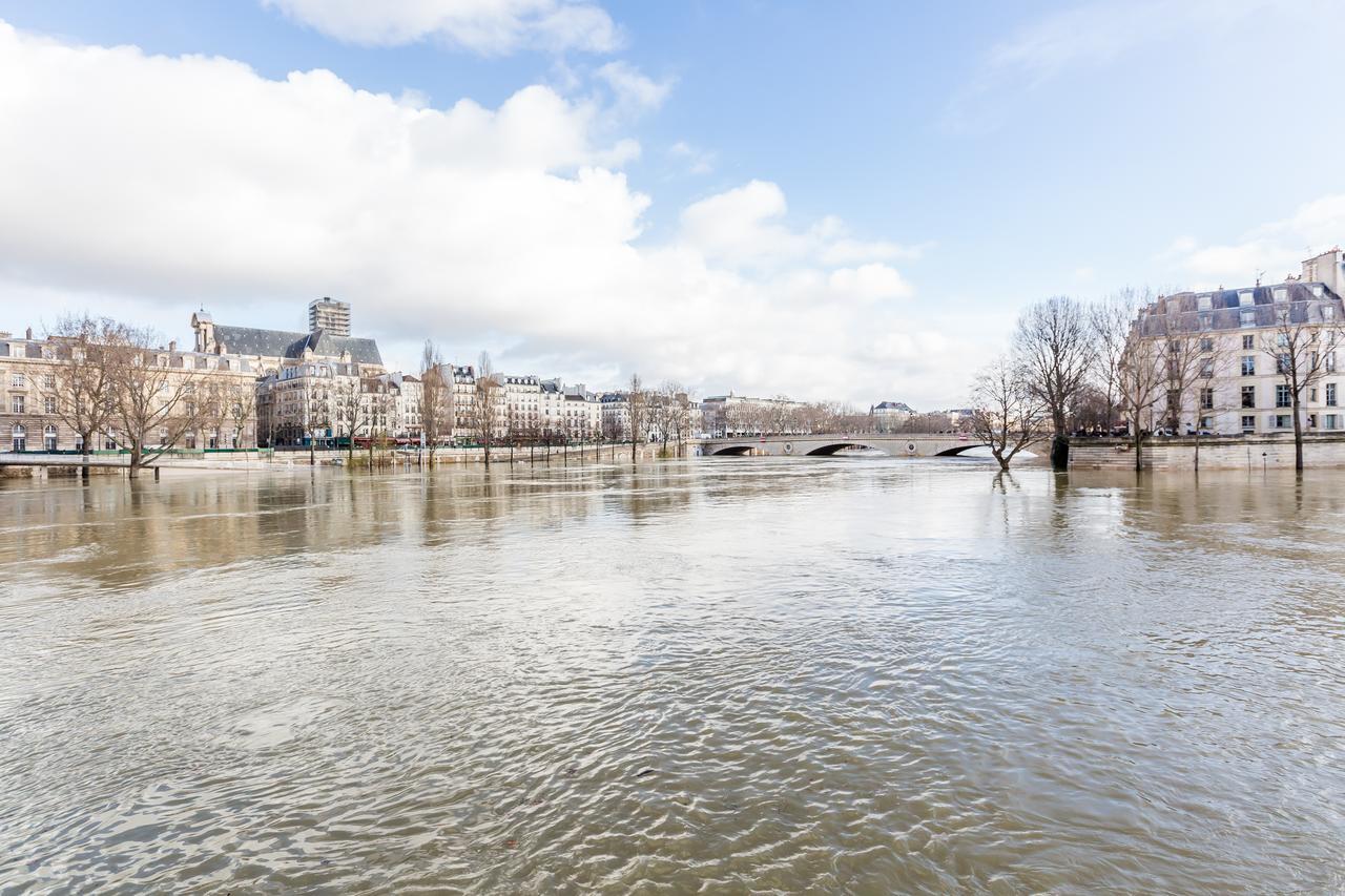 Veeve - Overlooking The Seine On Ile De La Cite Paryż Zewnętrze zdjęcie
